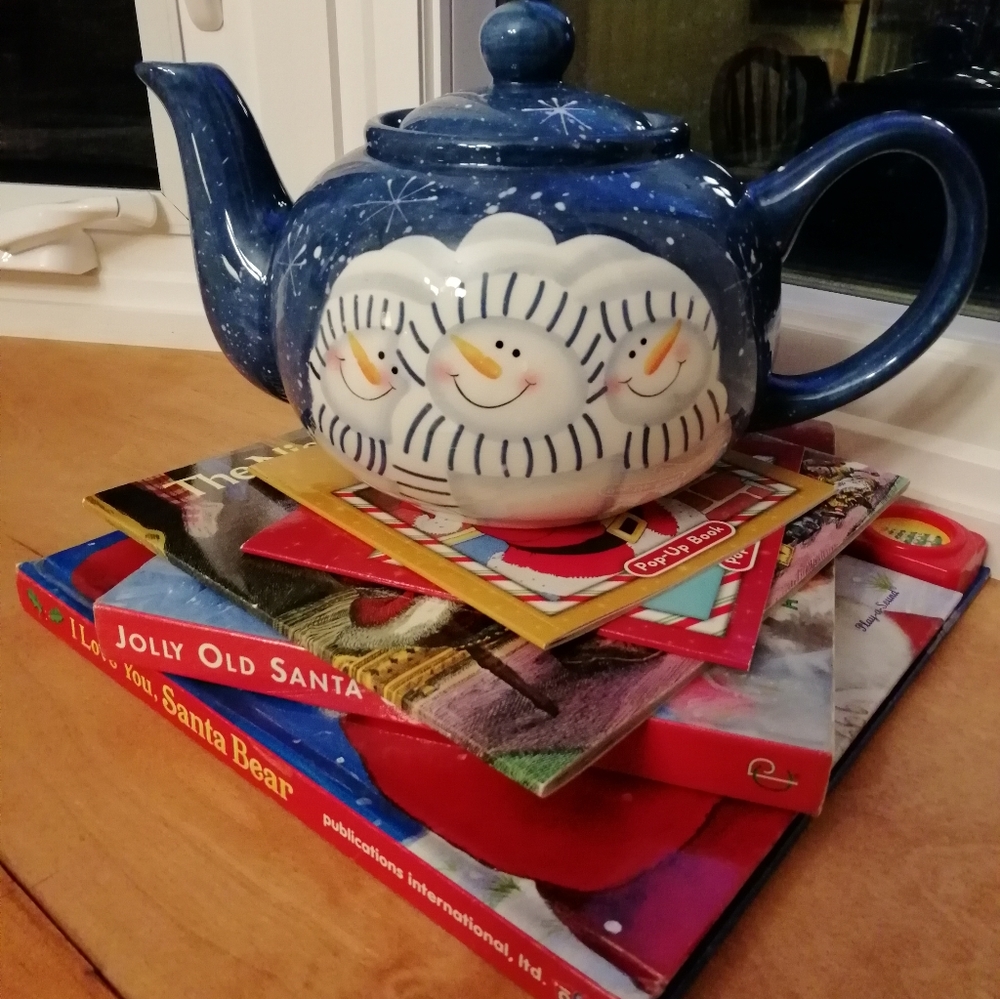 Holiday Kids 5 Books + Teapot Set